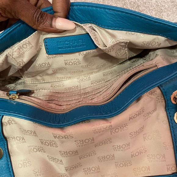Turquoise Micheal Kors Purse - Picture 9 of 10